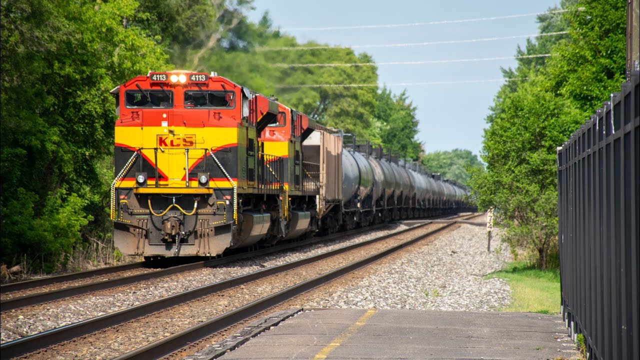 Lots of EMDs railfanning in Nappanee Indiana