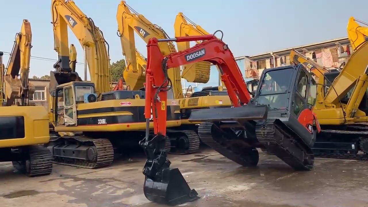Doosan dx60 mini excavator with hydraulic quick hitch