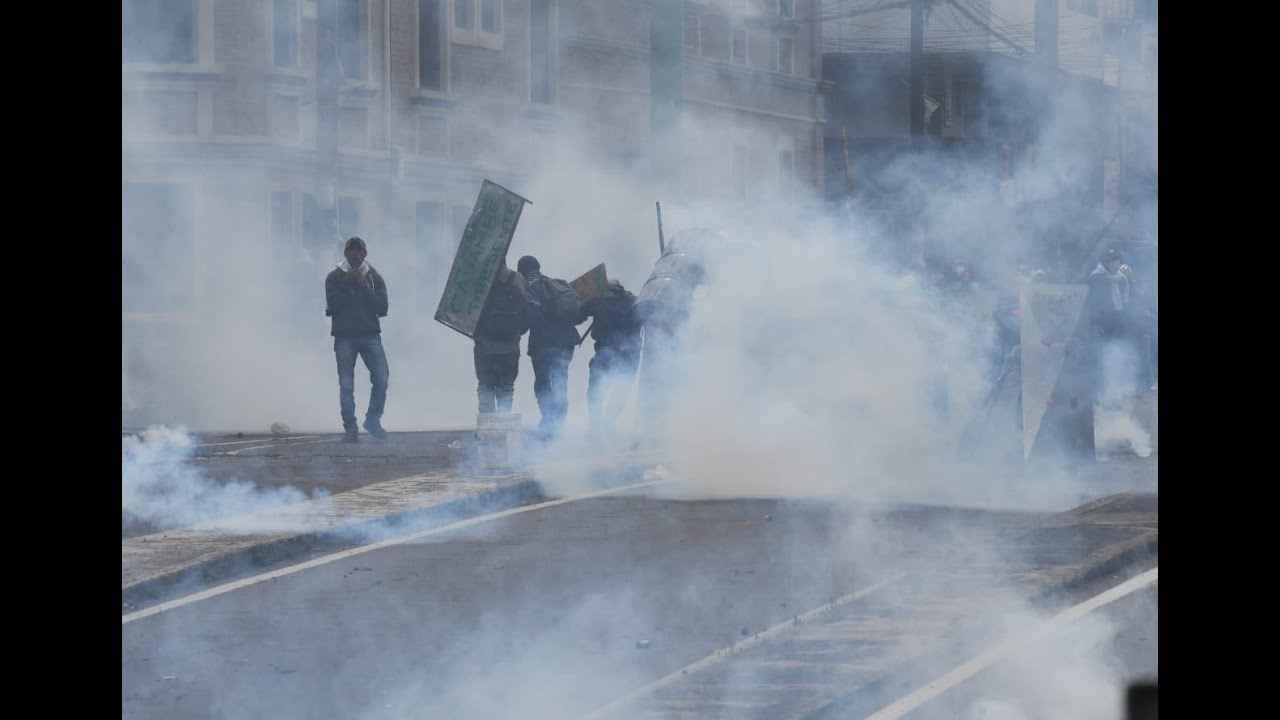 Incidentes entre manifestantes y la policía en el centro norte de Quito