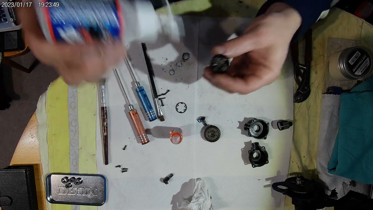 entretien E maxx ep 3 (les différentiels)🛠#modelisme #mechanic #rc #traxxas 😄