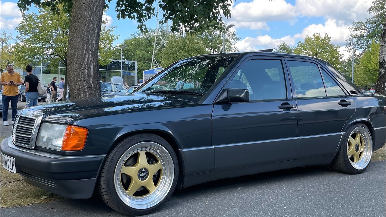 Автомобильная выставка в маленьком городе Германии. Automobilausstellung