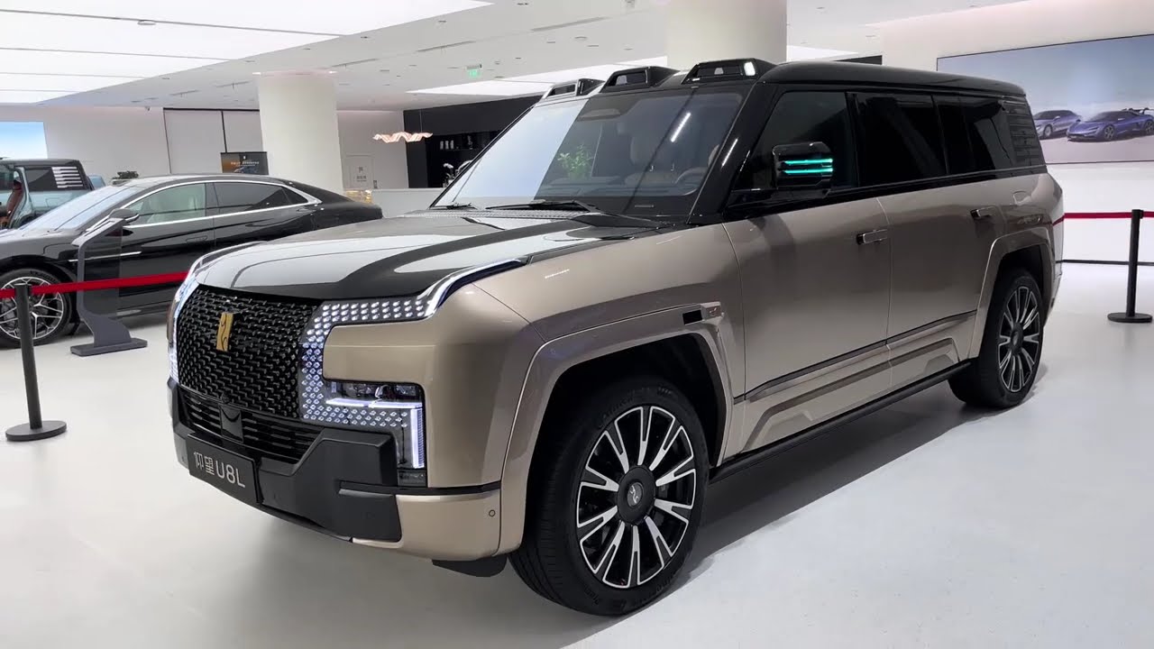 The New BYD YangWang U8 L PHEV 2025 - Exterior And Interior