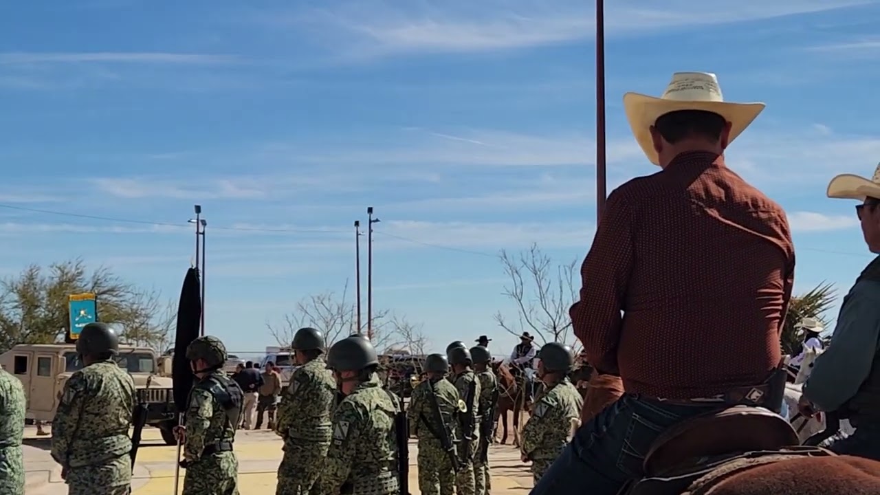 MILITARES REALIZAN CABALGATA