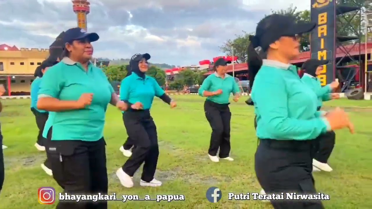 Senam Kreasi Robecca Sarangheo Oleh Bhayangkari Ranting Yon A Pelopor Cabang Sat BrimobDa Papua