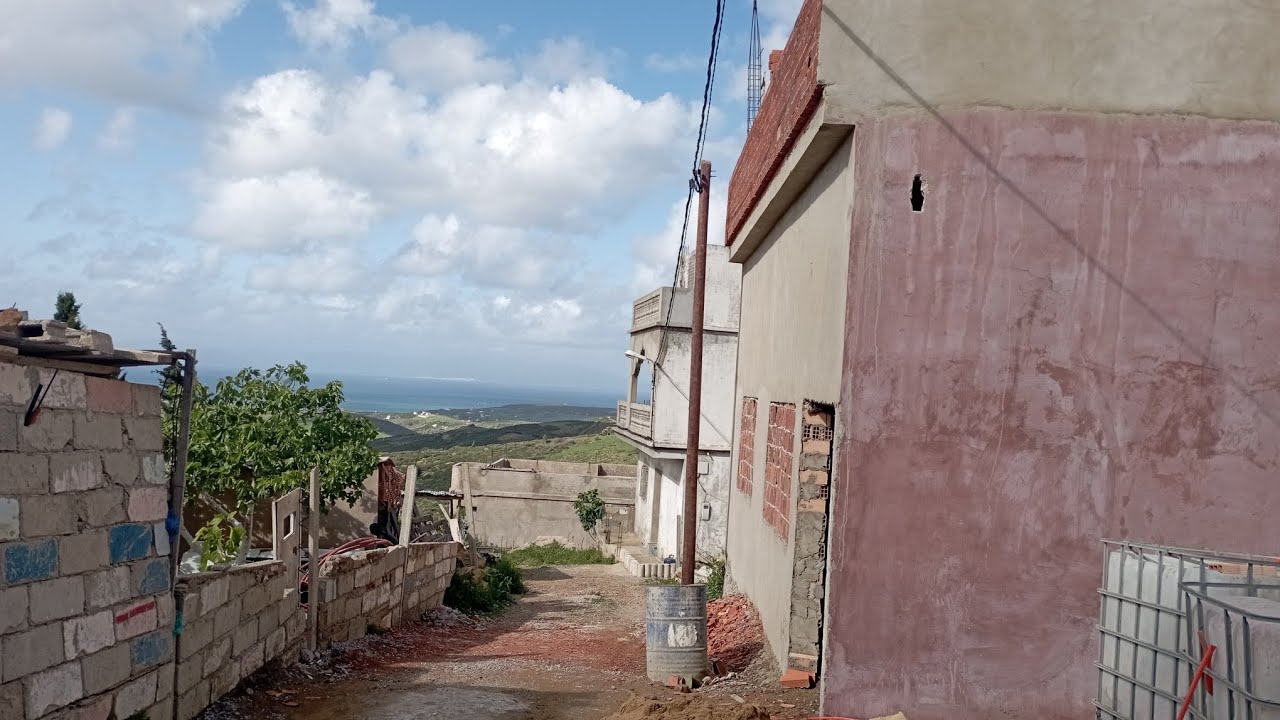 دار للبيع بمنضر بانورامي راءعة بمنطقة نوينويش فدان شابو0703640826مساحة 80متر🏡 إطلالة على البحر طنجة🏡