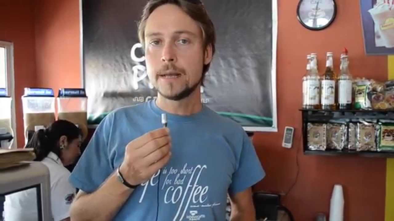 ANDREJ GODINA - L'assaggio dell'espresso preparato in Honduras
