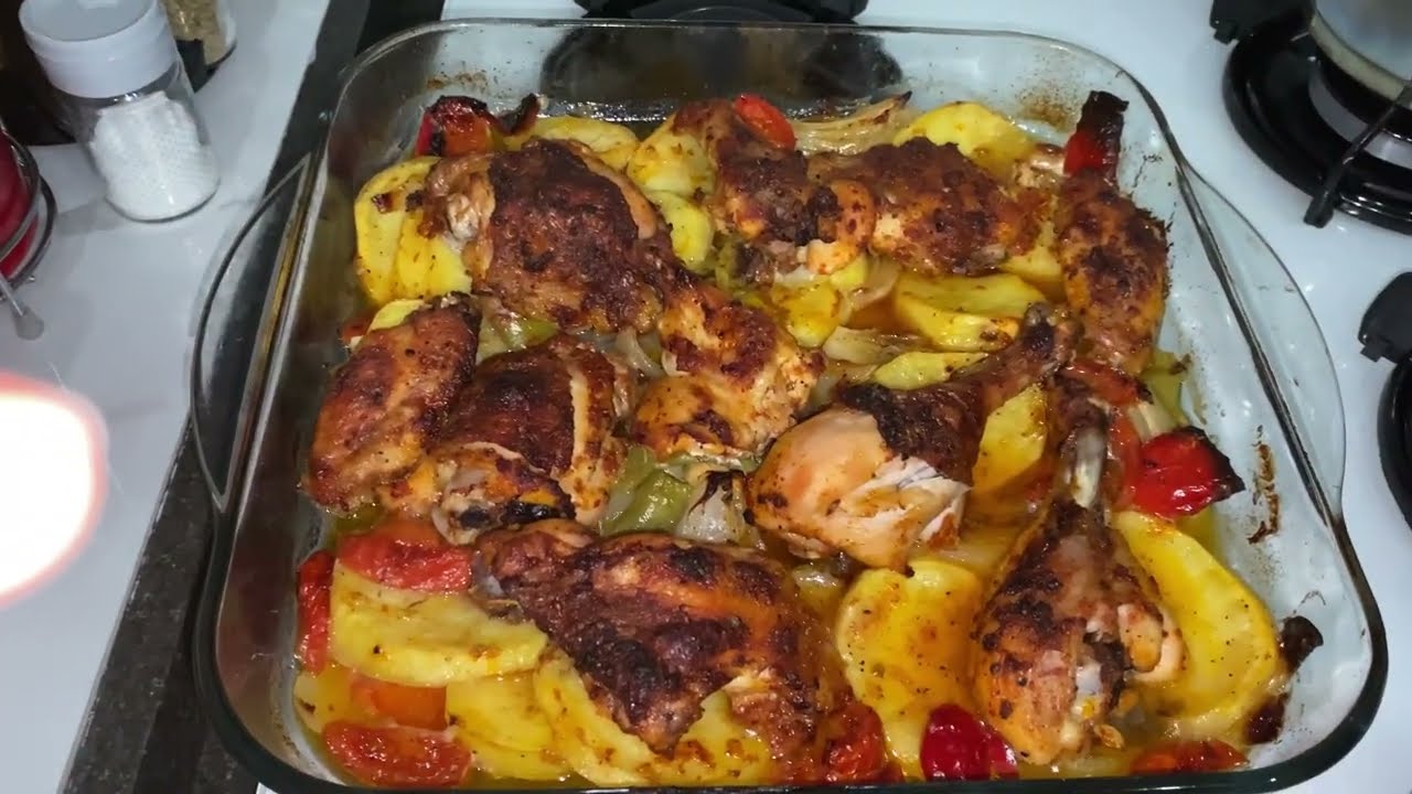 FİRİNDA TAVUKLÜ PATATES Deneyenler buraya ✋ Tavuk mu patates mi daha lezzetli olmüş buraya yazsın😋