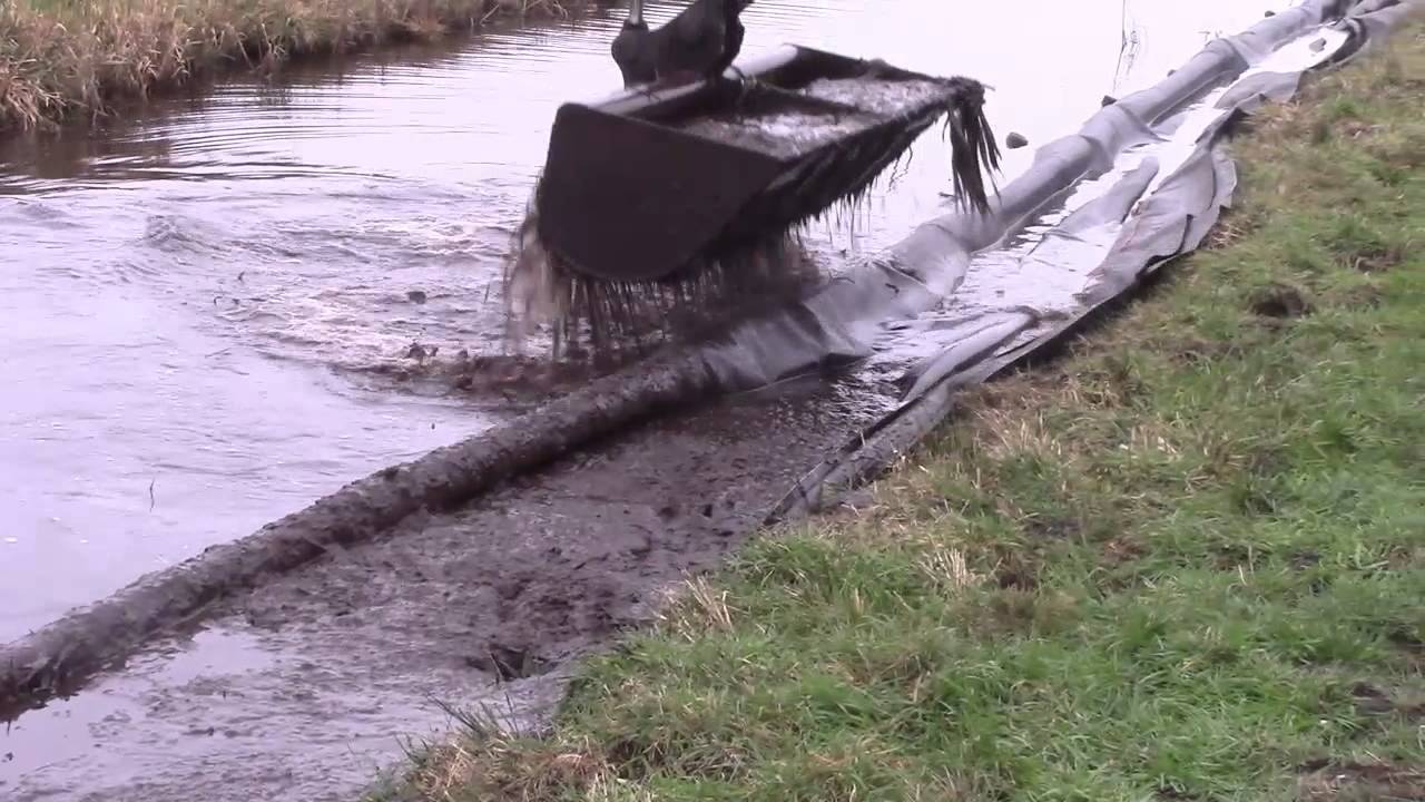 Baggeren met veenbagger