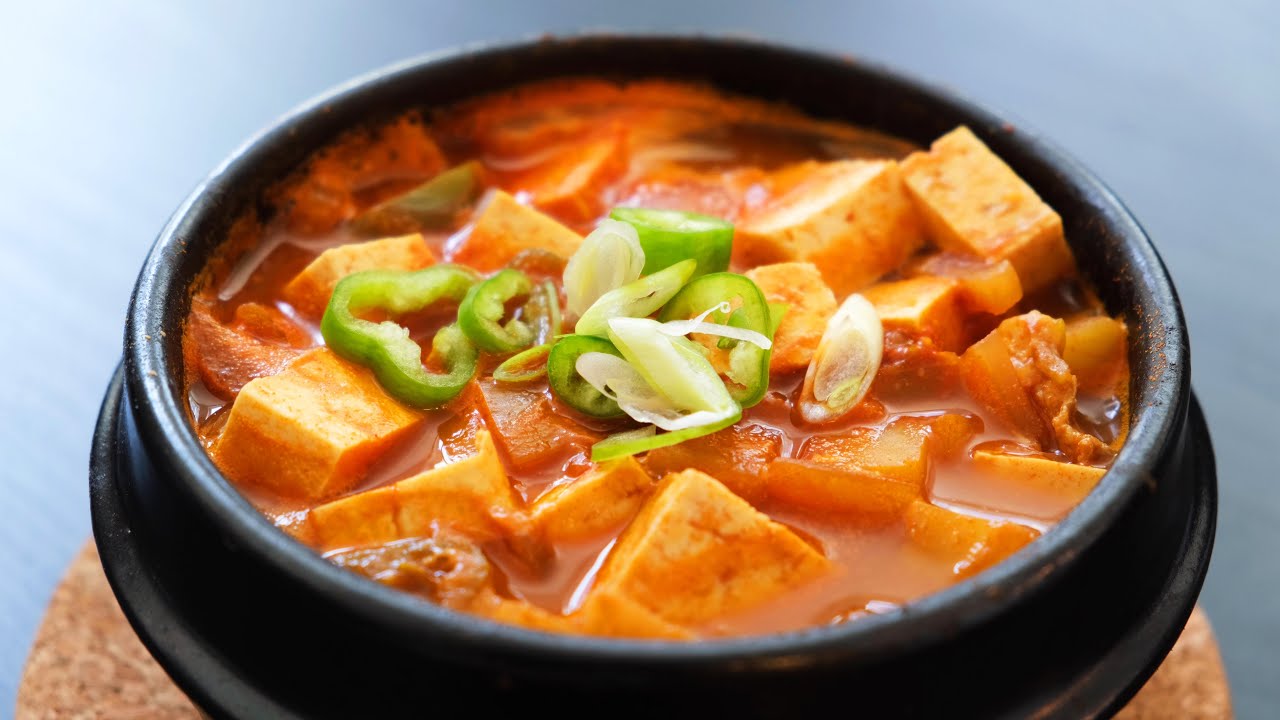 Doenjang Jjigae : 된장찌개 (Korean Soybean Paste Soup) | Ordinary Kitchen 오디너리 키친