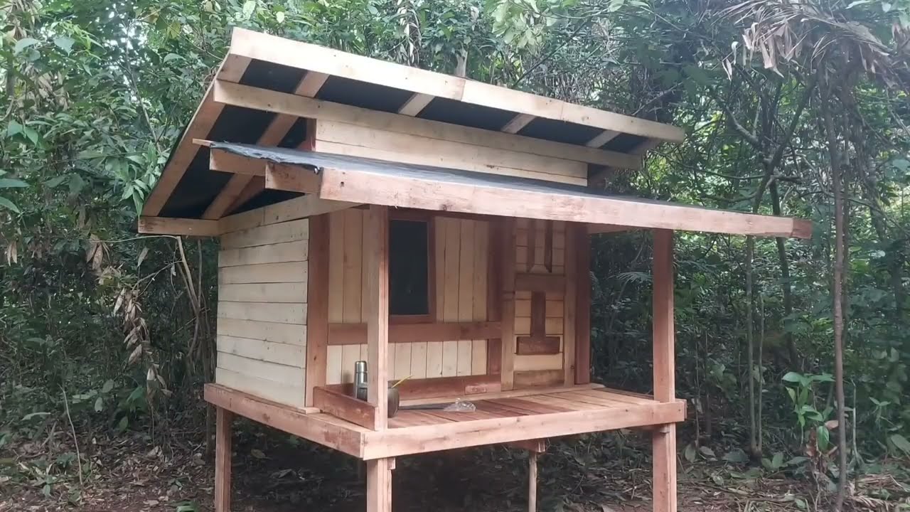 2 HARI CAMPING HUJAN DERAS DI HUTAN MEMBANGUN RUMAH KAYU YANG HANGAT