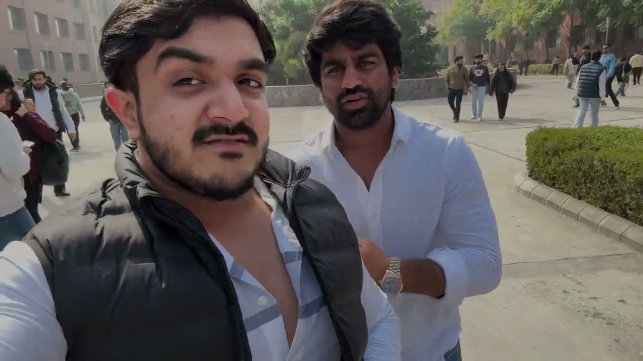 CLASS MAI FULL MASTI 😂 AMITY UNIVERSITY NOIDA 📚