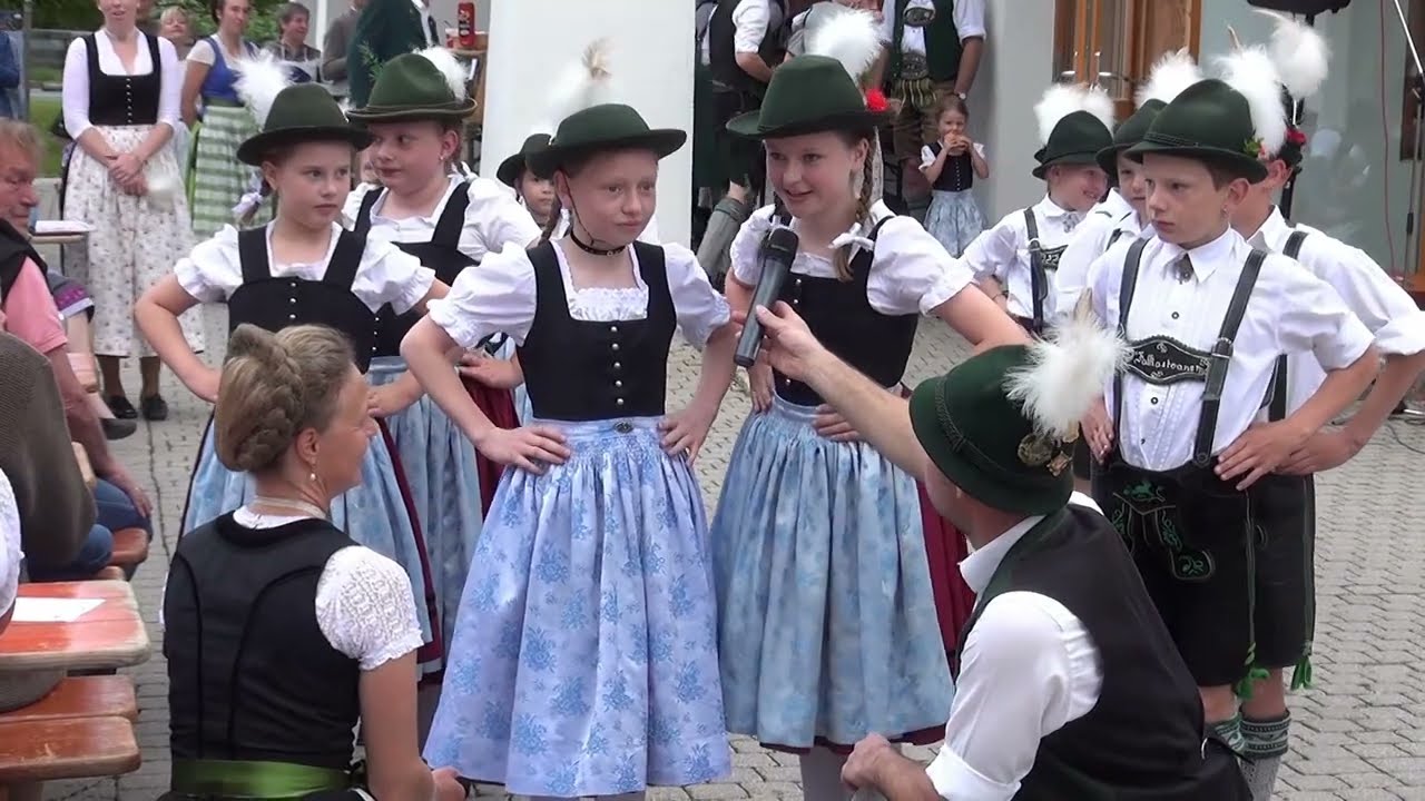 Brauchtumsabend des Trachtenverein  D' Falkastoaner Inzell (Oberbayern) 2024