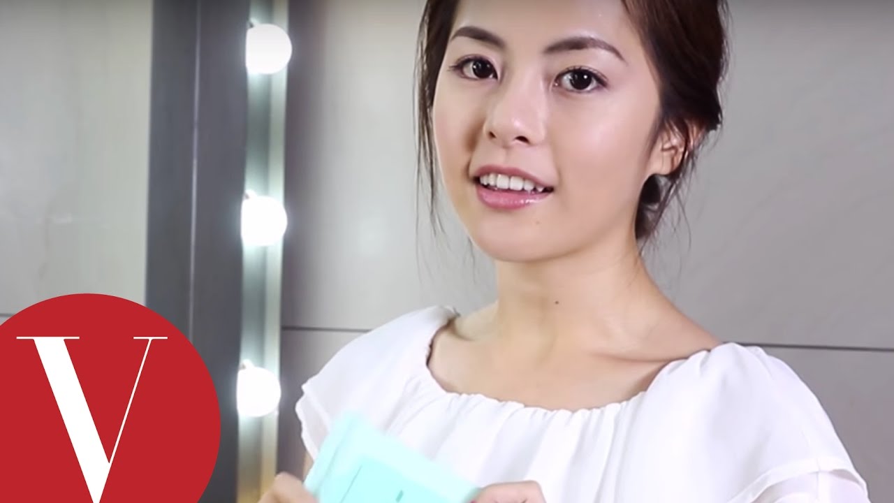 任容萱 整齊癖女孩的化妝包｜打開女星化妝包 | VOGUE