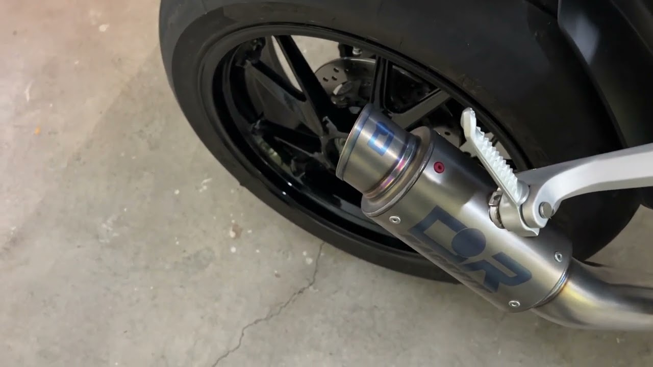 Speed Triple 1200 RS   Racefit Growler exhaust sound