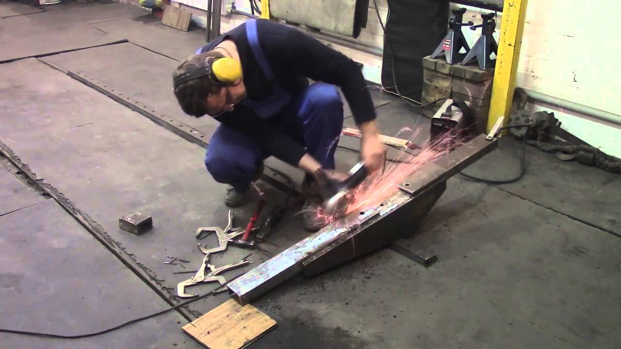 Body repair. Новое тяговое приспособление для напольного стапеля в моем гараже.