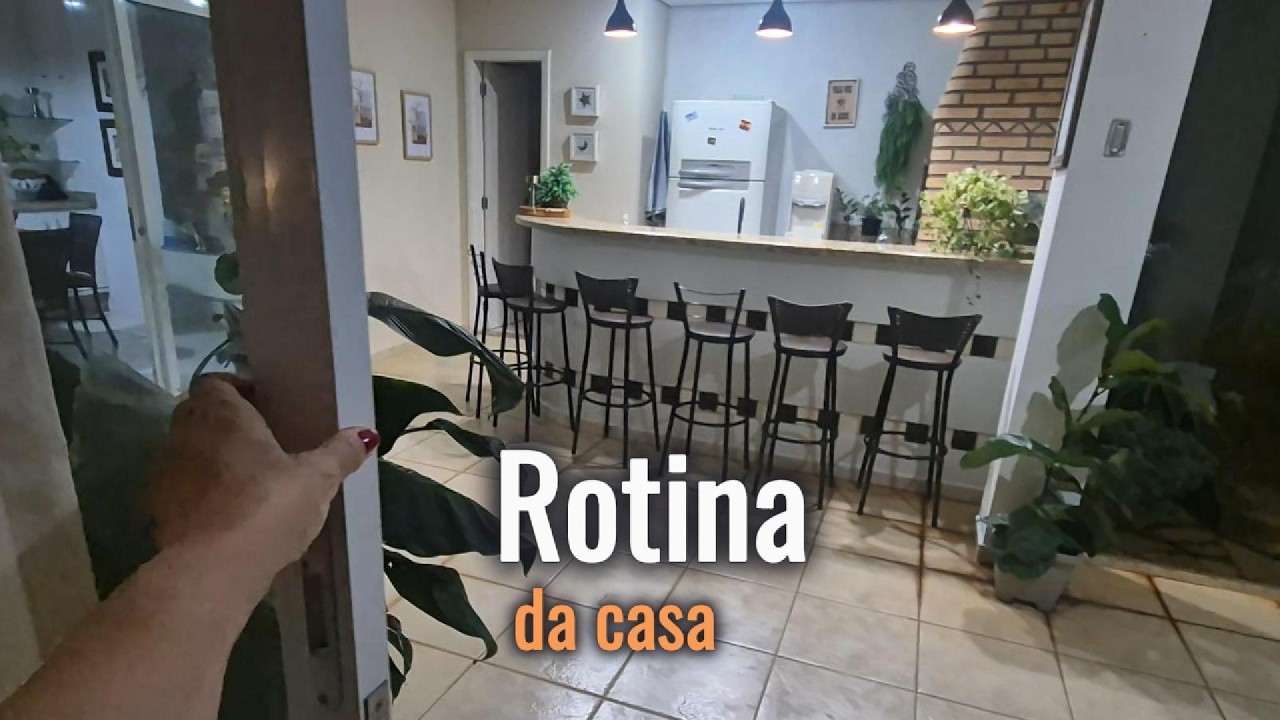 Um pedacinho da minha rotina da casa - cuidando das plantas e dos cantinhos
