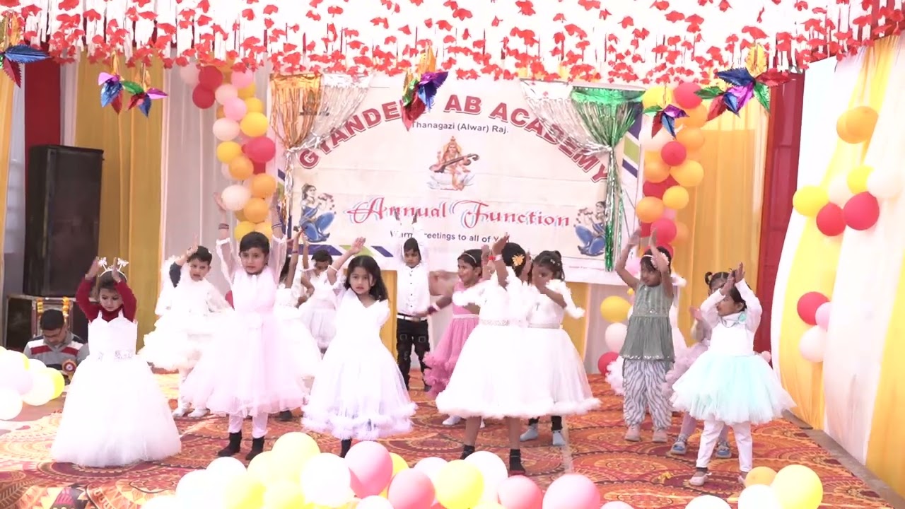 Very nice Performance by lkg class students 👍🏅Bum Bum Bole song 