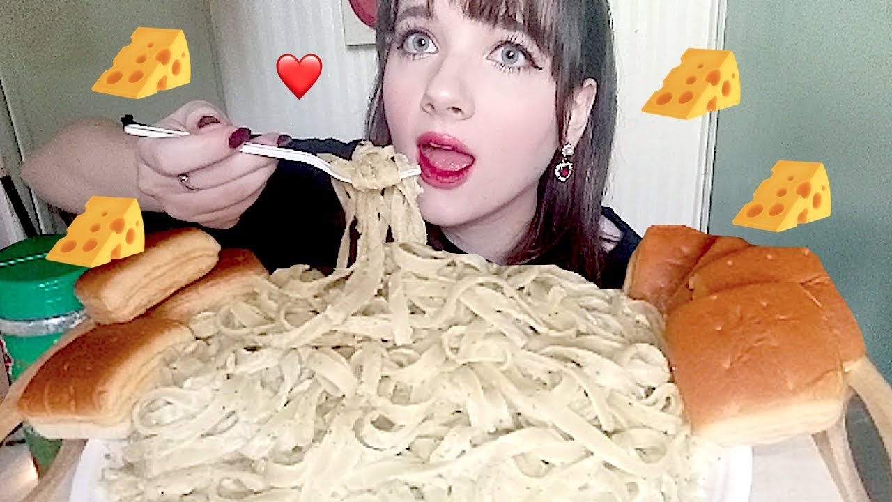 SUPER CREAMY 😍 FETTUCCINE PESTO ALFREDO PASTA 🍝 파스타 먹방