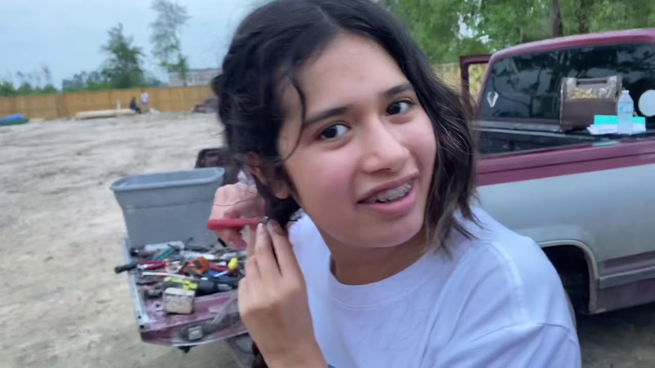 WE ACTUALLY SHAVED OUR HAIR OFF! Supporting social distancing | La familia de pelones