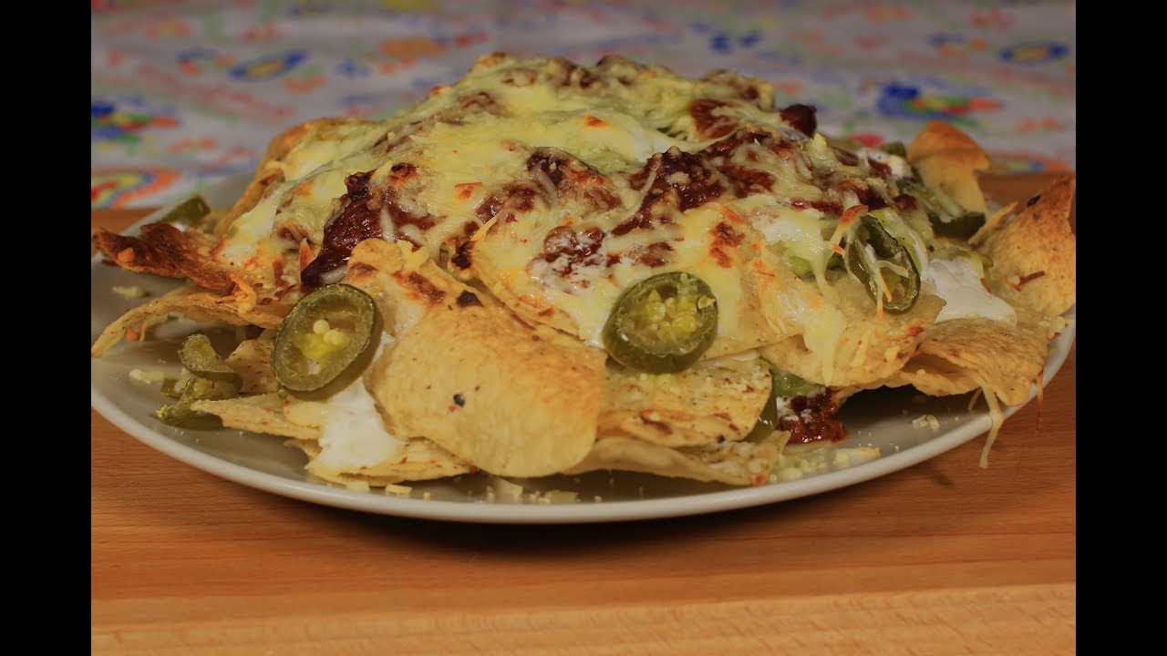 NACHOS CON GUACAMOLE Y QUESO