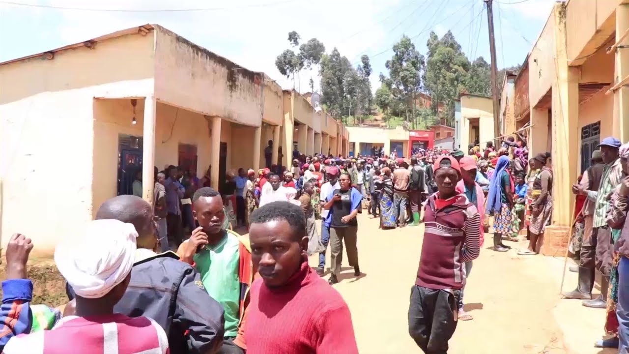 Nyamasheke: Umusirikare yarashe abaturage hapfamo ba5