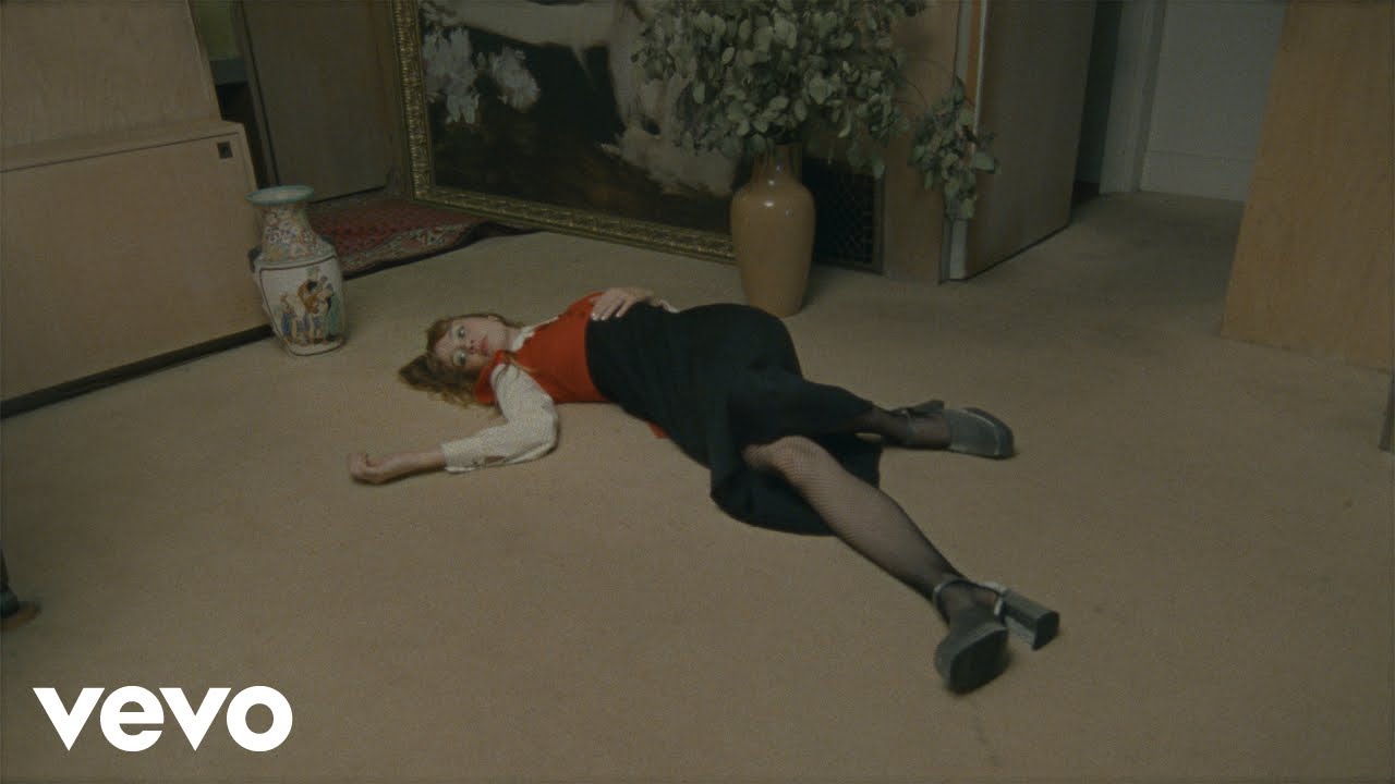 Alexandra Savior - Howl (Official Video)