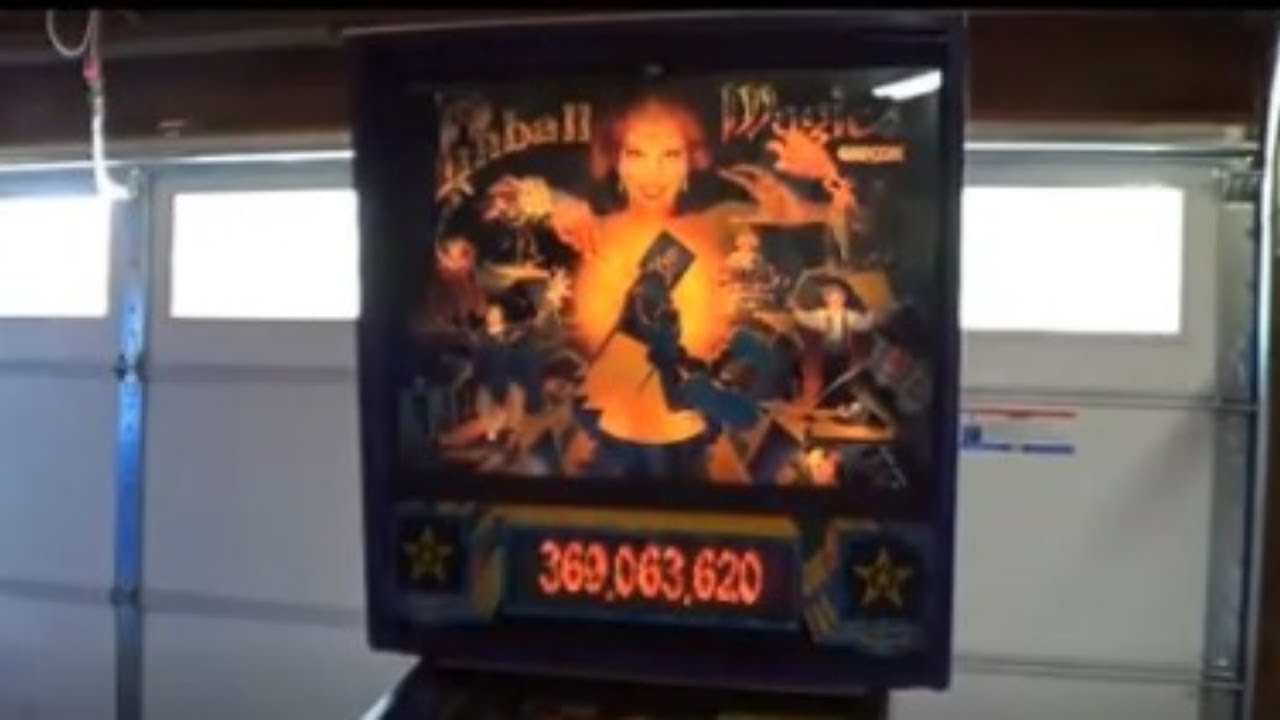 PINBALL MAGIC PINBALL MACHINE BY CAPCOM 1995