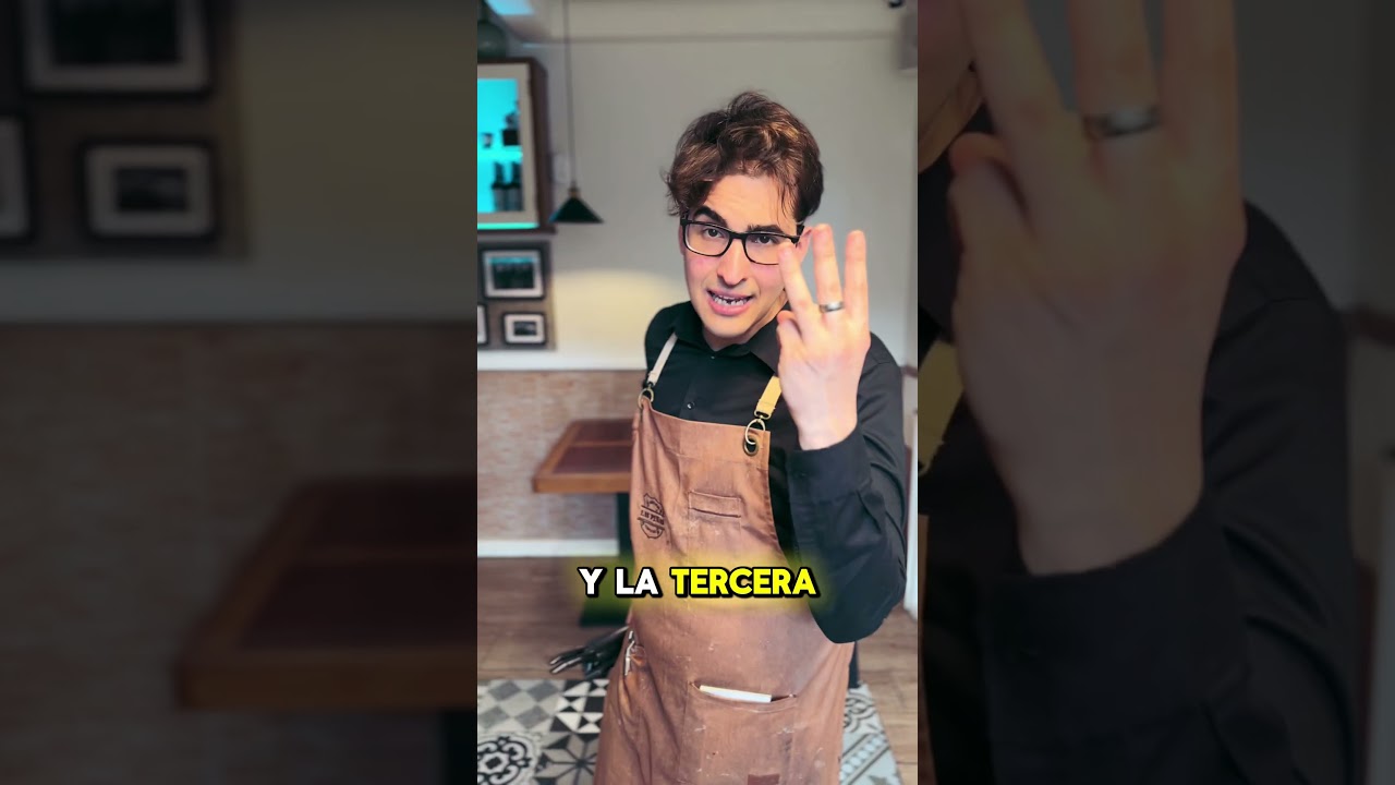 As&iacute; cogen la BANDEJA los CAMAREROS PROFESIONALES! #shorts