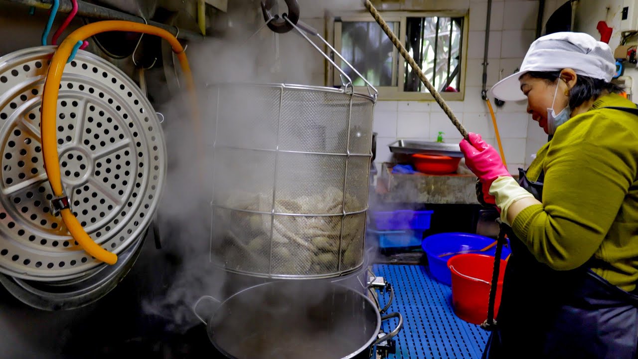 Working at 96 years old ! Various Taiwanese Braised Dishes Making / 滷味, 冷滷製作 – Taiwan Food