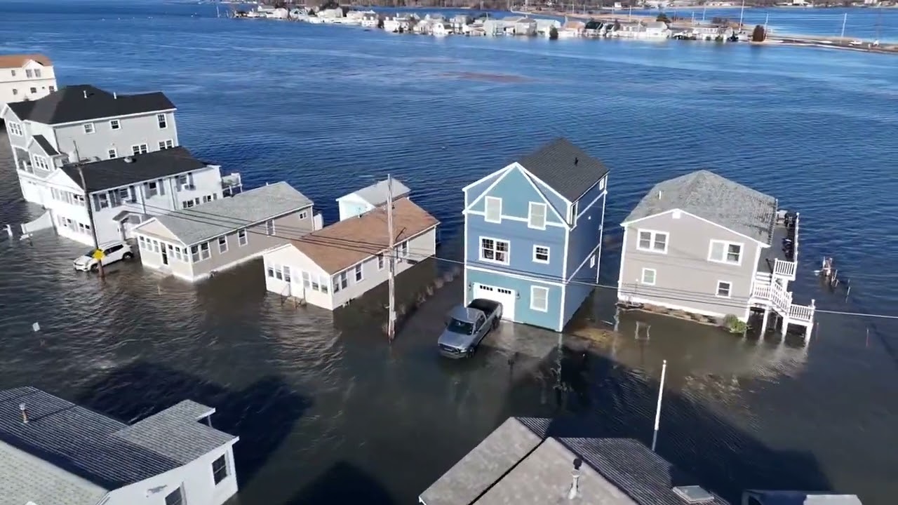 Emergency declared at Hampton Beach, New Hampshire as waves overtake homes, streets
