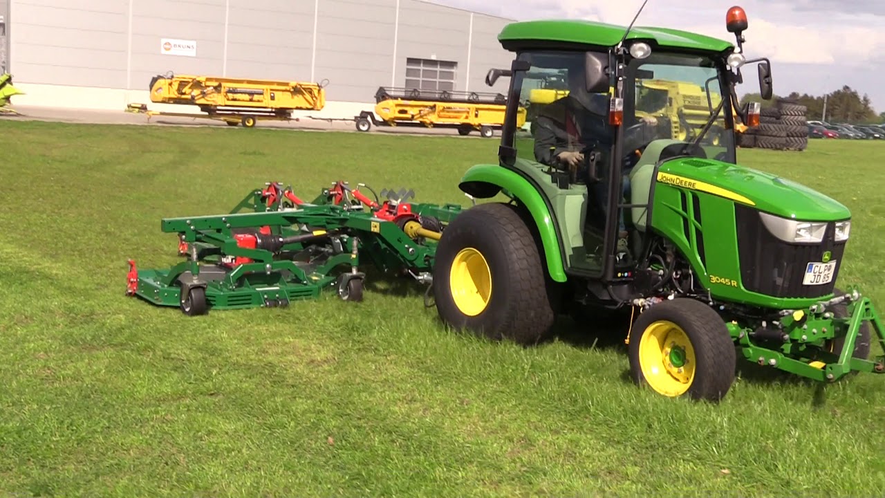 Wessex CRX 410 mit ein John Deere 3045r