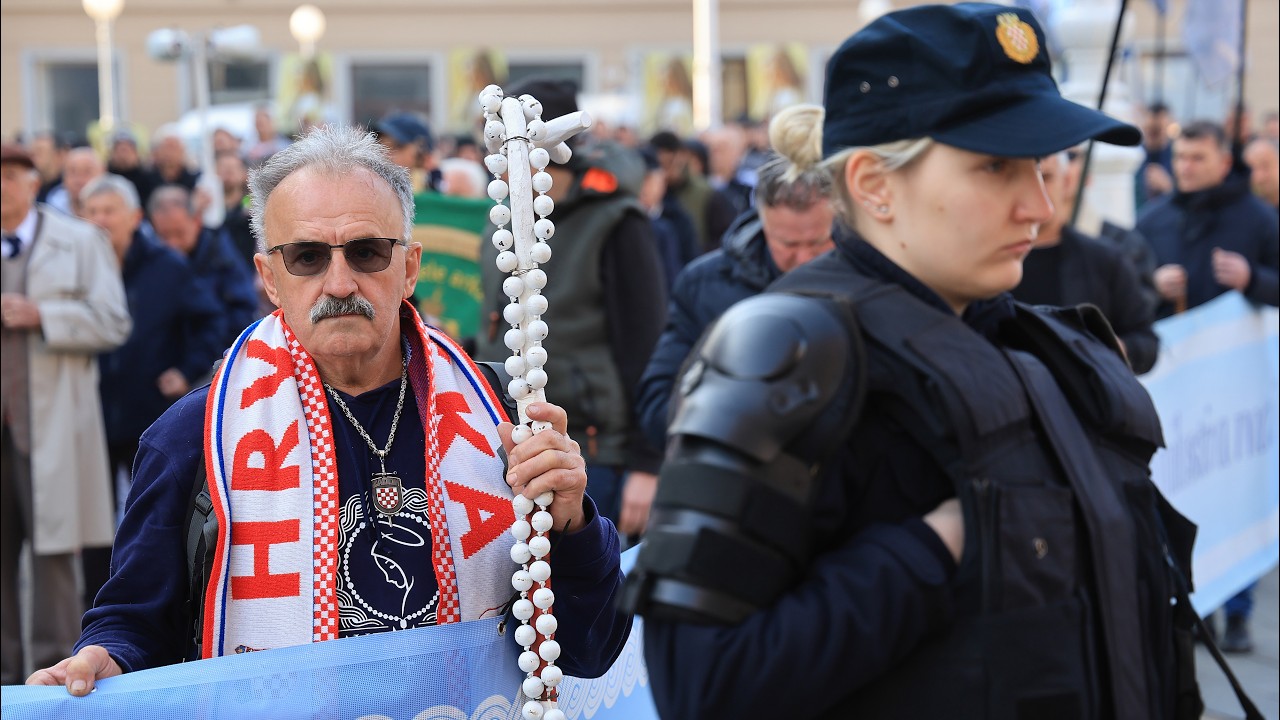 Žene se pridružile moliteljima na Trgu bana Jelačića