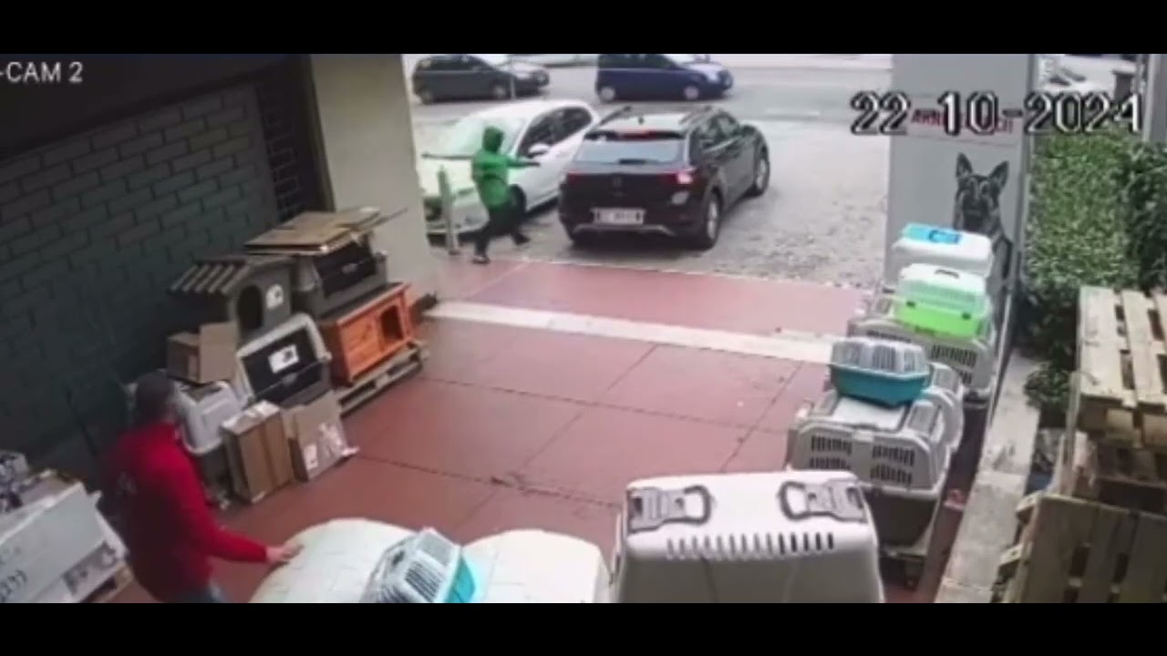 Coraggio e istinto: giovane negoziante sventa rapina armata e mette in fuga i banditi
