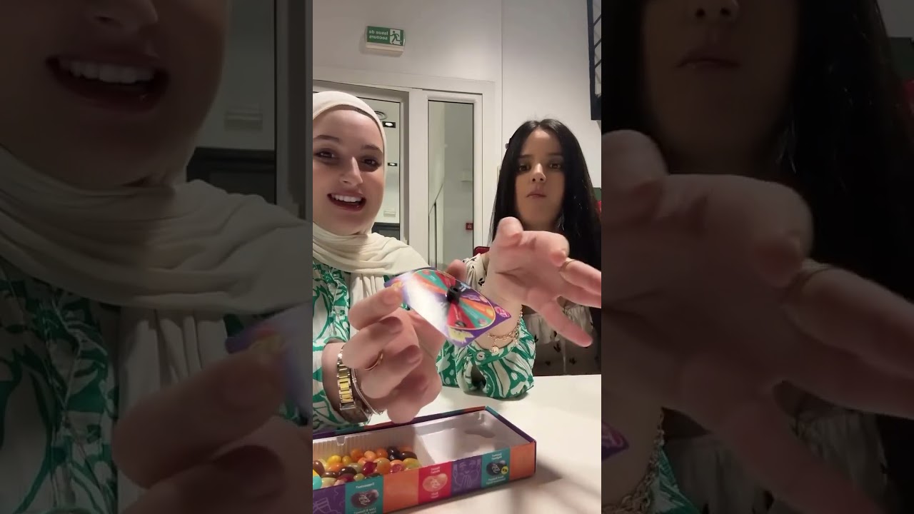 نبيلة ijust dkbroo : جربت تحدي لعبة الحلوى المسممة شوفوا واش صرا للبنت لي معايا 😱🤣 #nabila