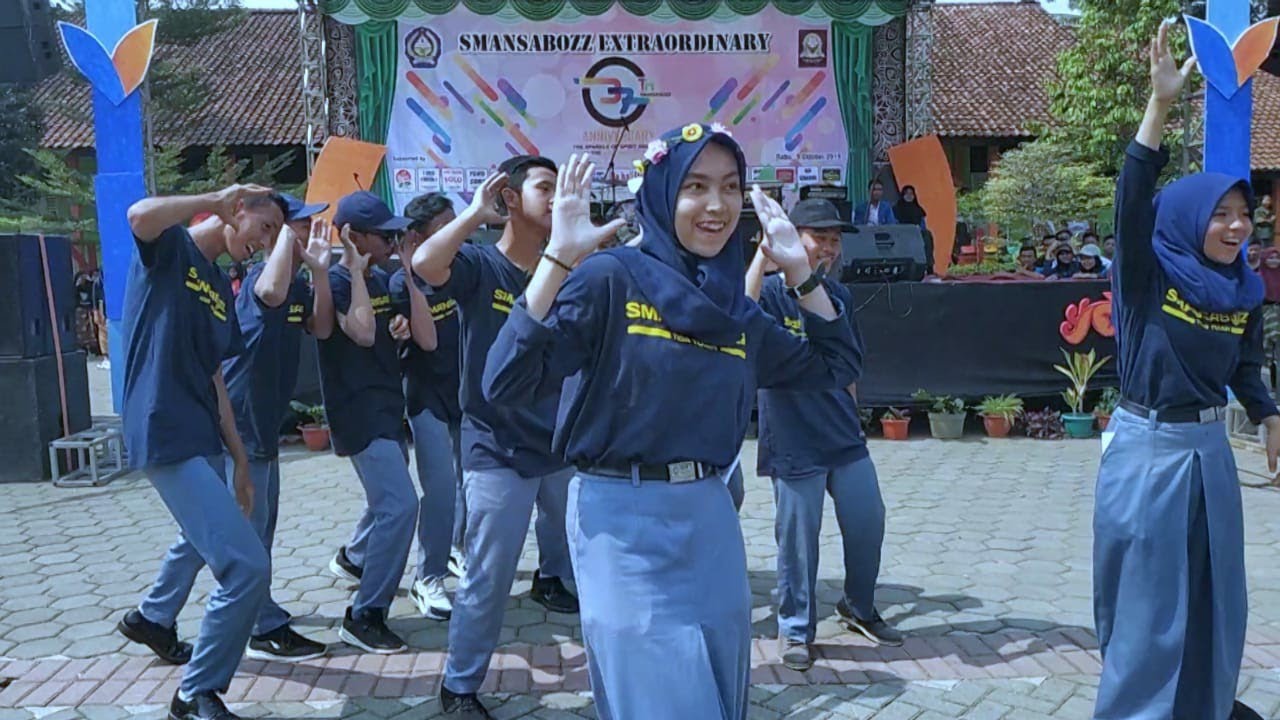 Hut SMA NEGERI 1 BOBOTSARI KE 37 | Pentas seni | flashmob | dance | coordinate project