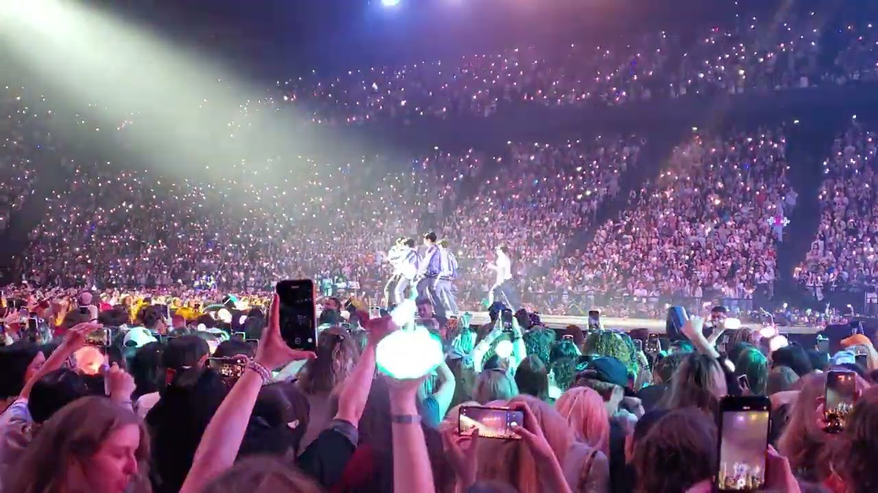 TxT in Paris #txt #kpop #concert #france #paris