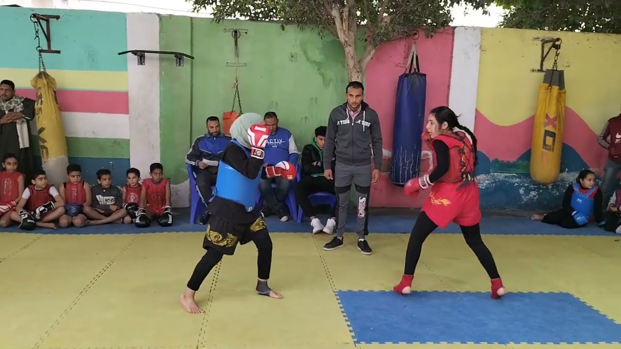 كونغ فو بنات البحيرة يلتقون فى نزال قوى