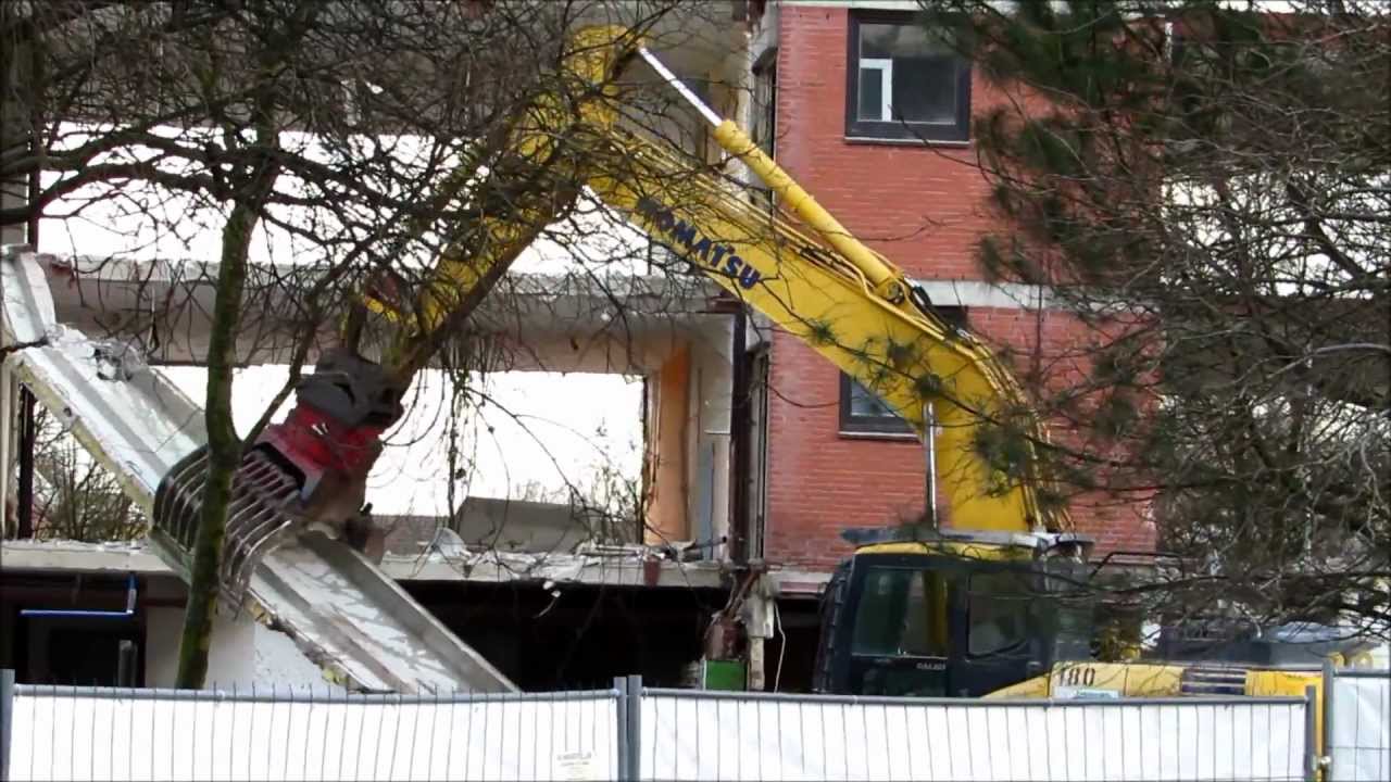 Komatsu PC290 NLC abgebrochene Balkons werden entsorgt Abbruchbagger Demolition Excavator