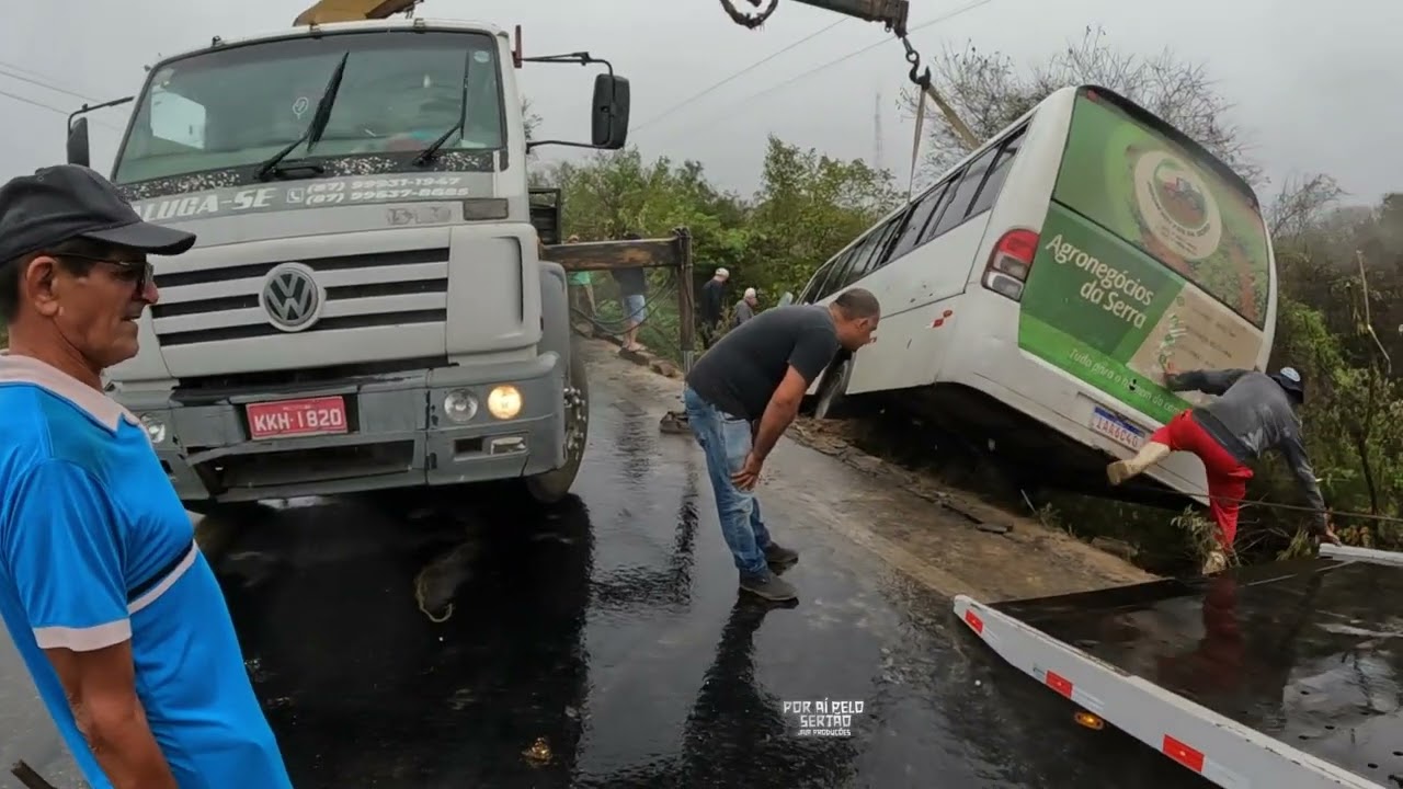 Acidente entre São José do Egito e Brejinho com ÔNIBUS nesta Sexta Feira às 5:30 da manhã #nordeste