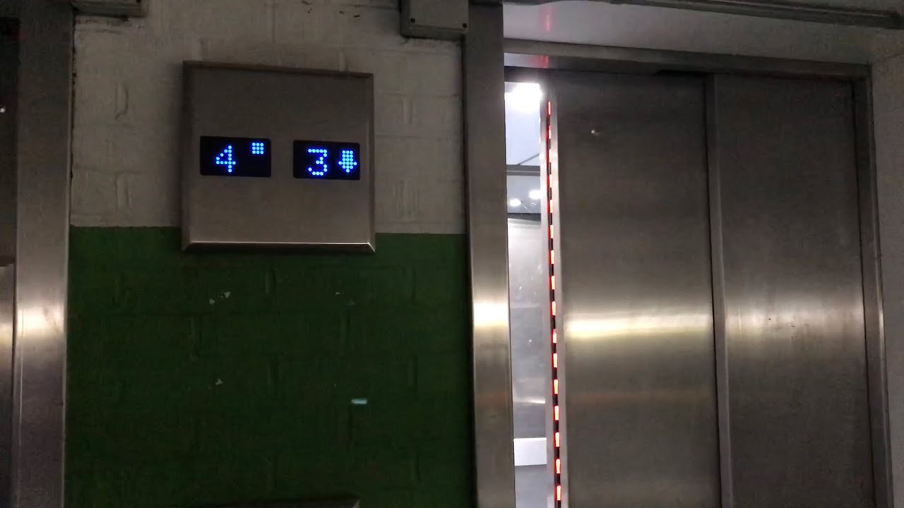 Luton The Mall lift adventure