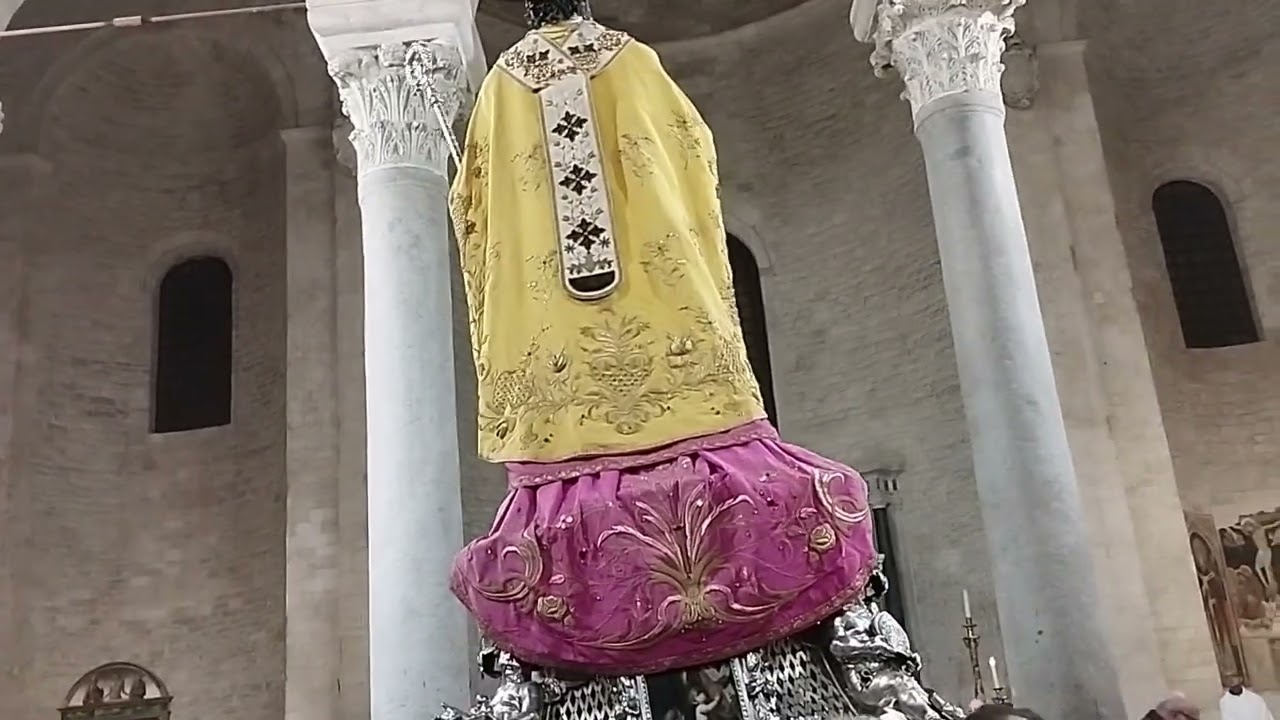 Esposizione di San Nicola Bari 2/12/2022 in proparazione alla festa patronale