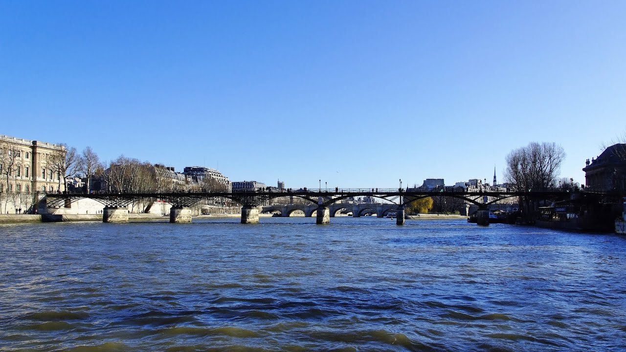 La Passerelle des Arts traverse le Temps