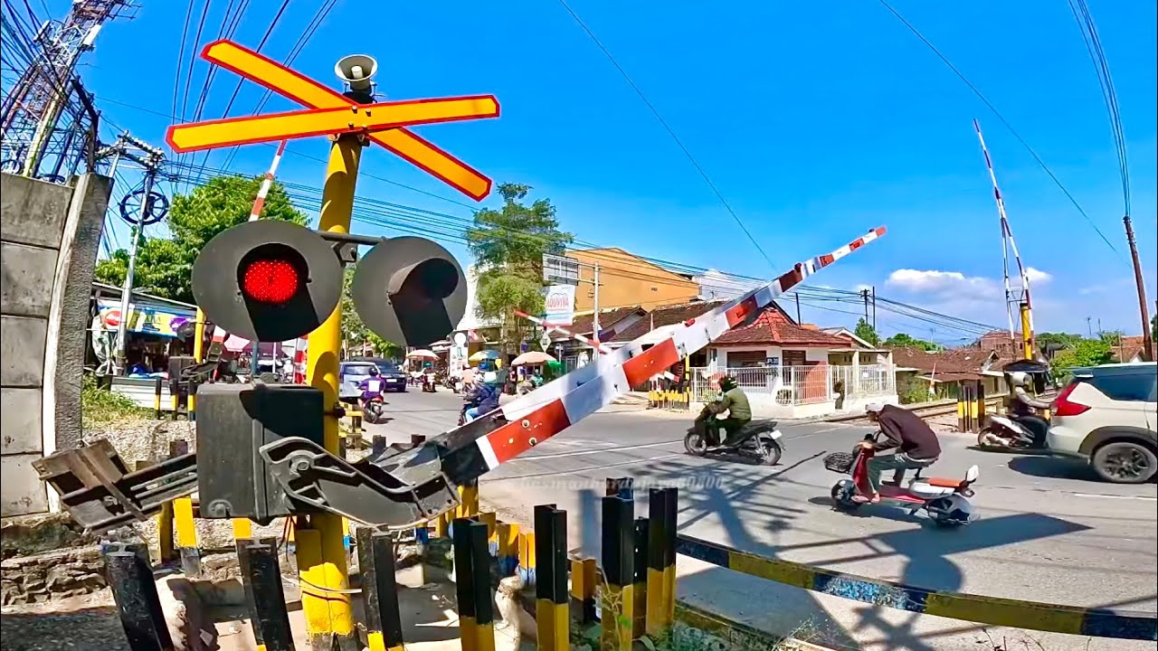 Kompilasi Perlintasan Kereta Api disekitar Tegal, Jawa Tengah