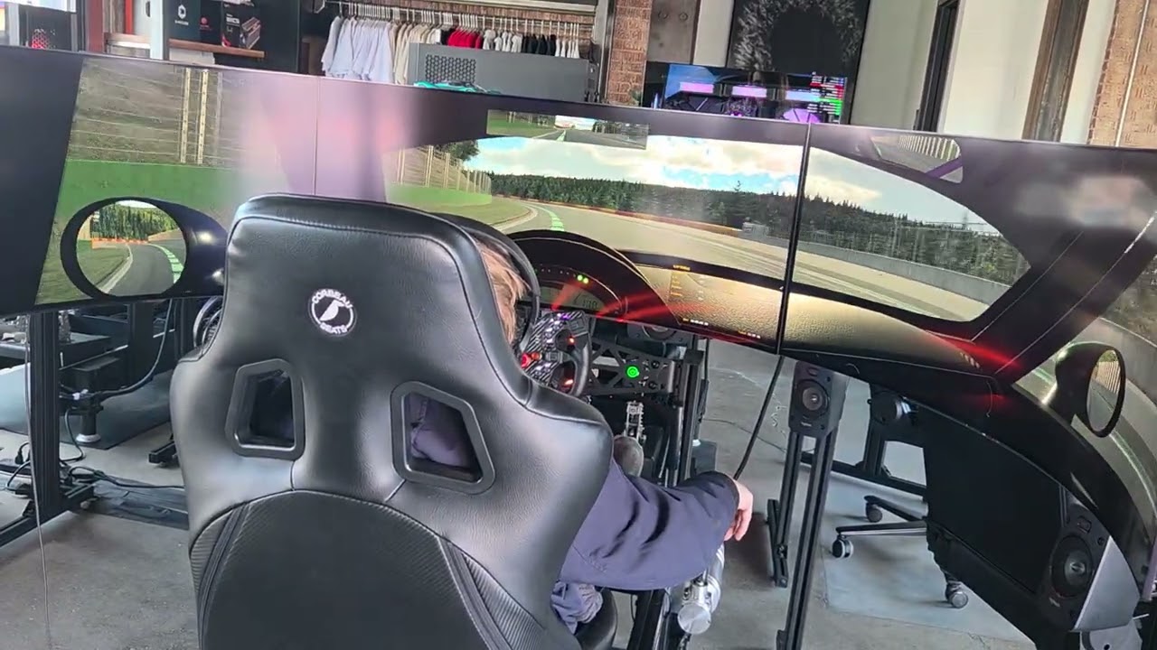 TRYING A MOTION RIG FIR THE FIRST TIME! #iracing #motionsimulator #simracing #mx5 #miata 