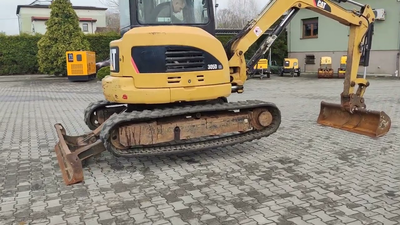 Minikoparka CATERPILLAR 305 D CE Rok produkcji 2011