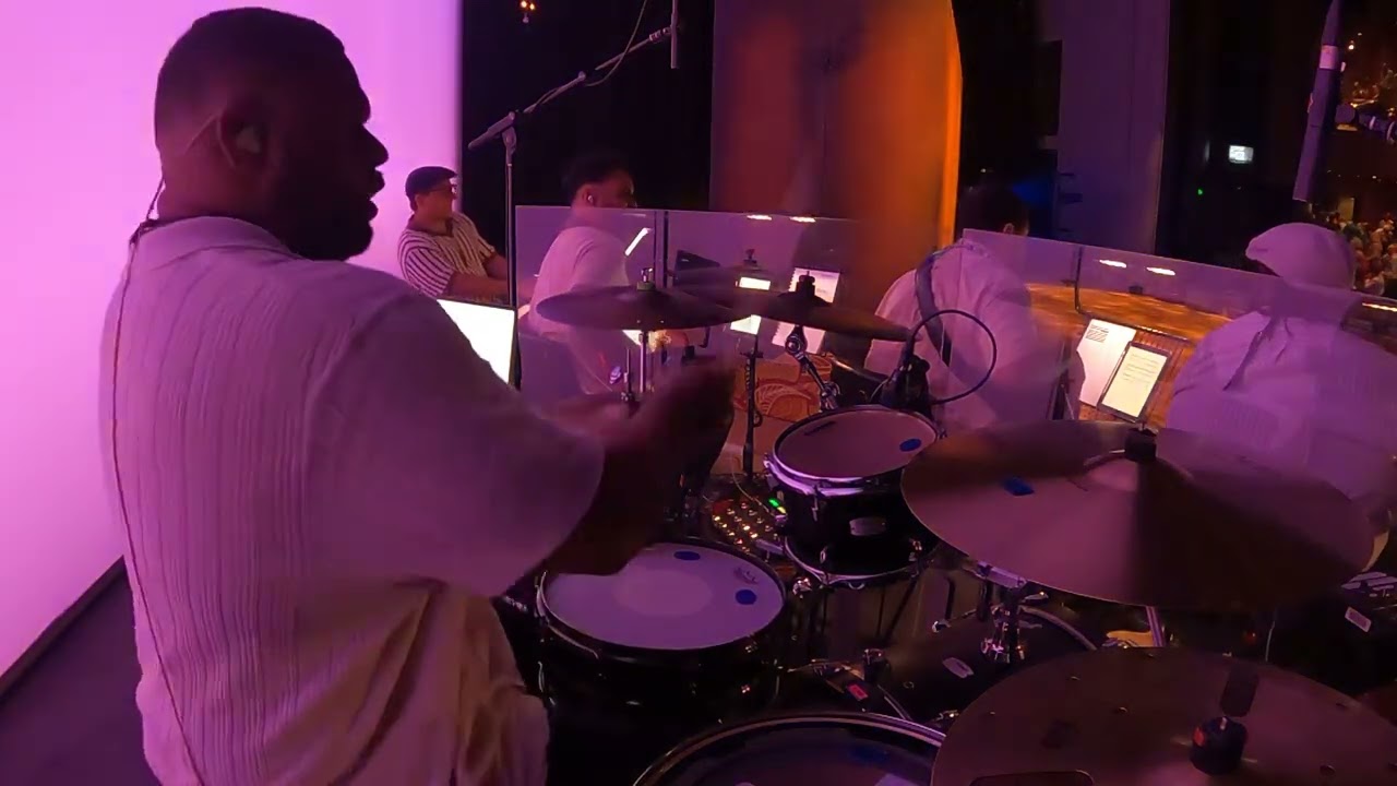 Sisa Koroi- Straight from the strait Outro Live Show.