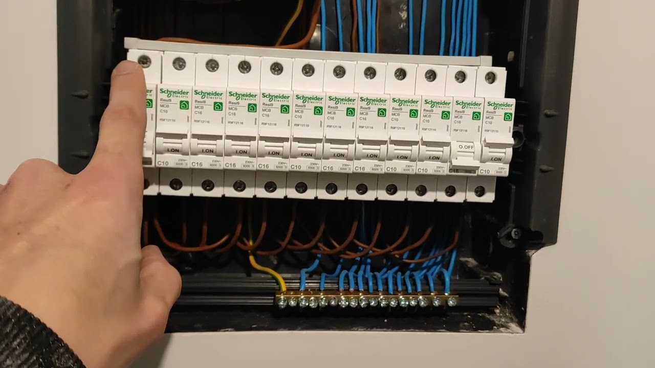 Монтаж електрощитка. Schneider Pragma Mini 2. Resi 9.