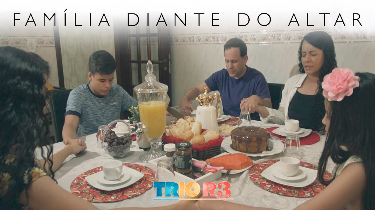 TRIO R3 - Família Diante do Altar (CLIPE OFICIAL)