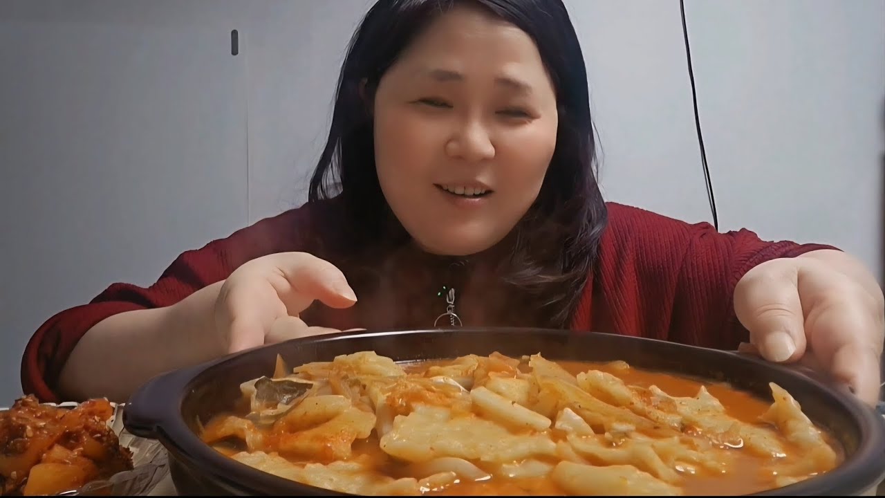우동사리 넣은 칼칼 김치수제비🔥야식 최고였어요
