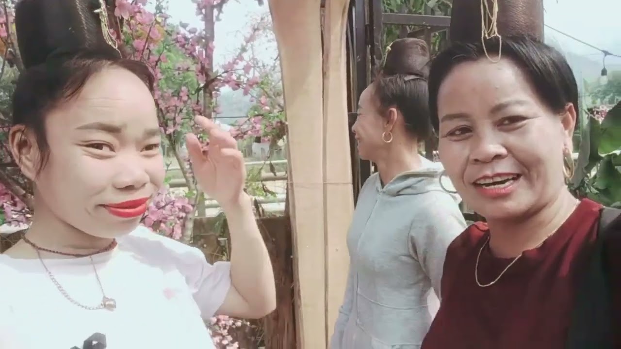 Khi em hương được đi chơi mới cười khà khà 